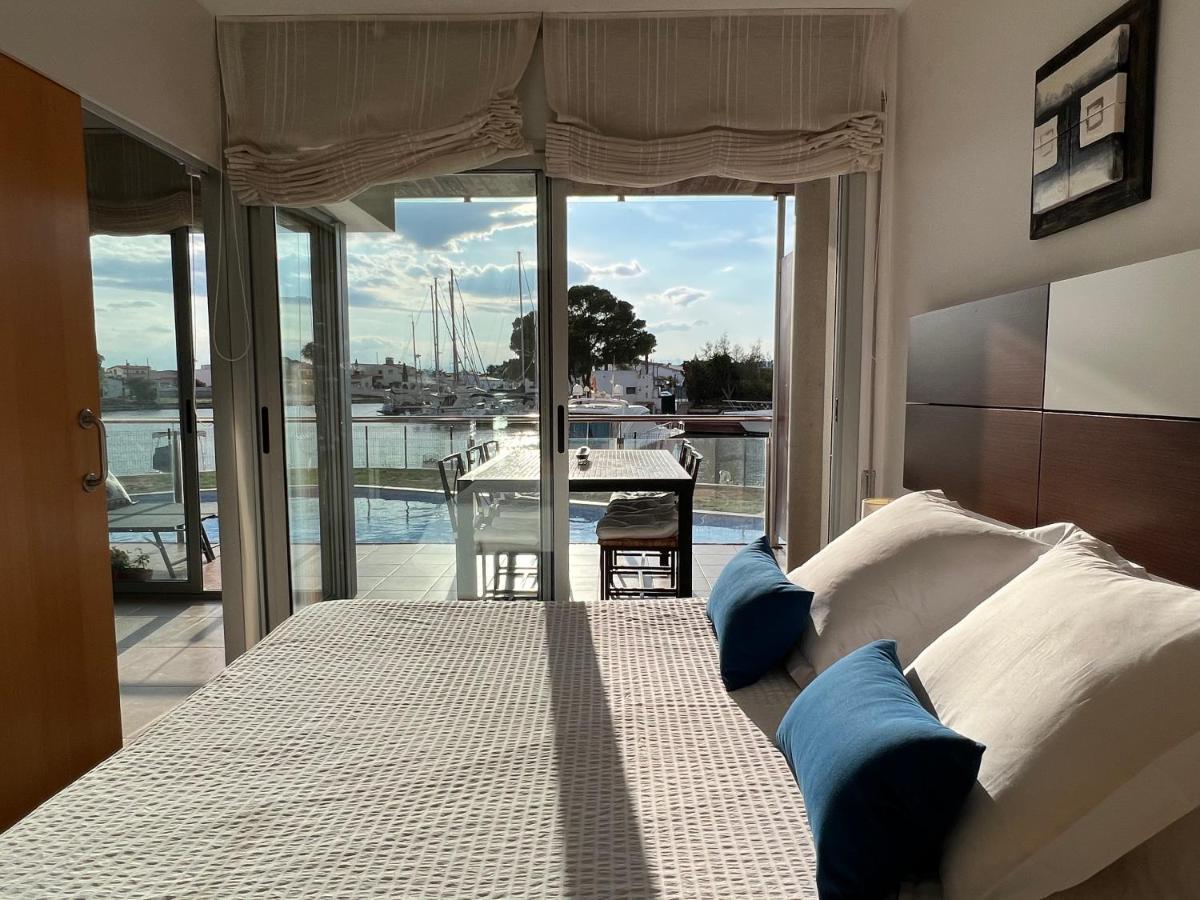 Blau Apartamento Frente A Los Canales Y Las Puestas De Sol De Roses Exterior foto